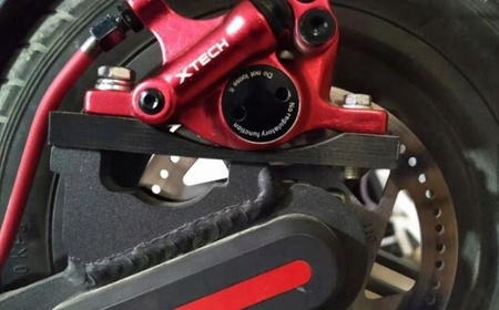 Zacisk XTECH HB100 do tarczy 120mm 140mm m365 /pro