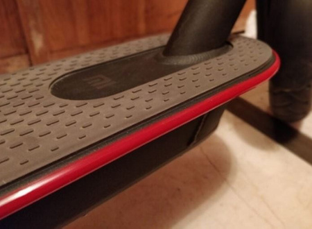 Taśma ochronna na podest do Xiaomi M365 / PRO / PRO 2 / 1S / Essential / Mi 3 - CZERWONY